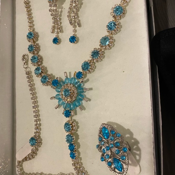 GORGEOUS jewellery set - Picture 7 of 7